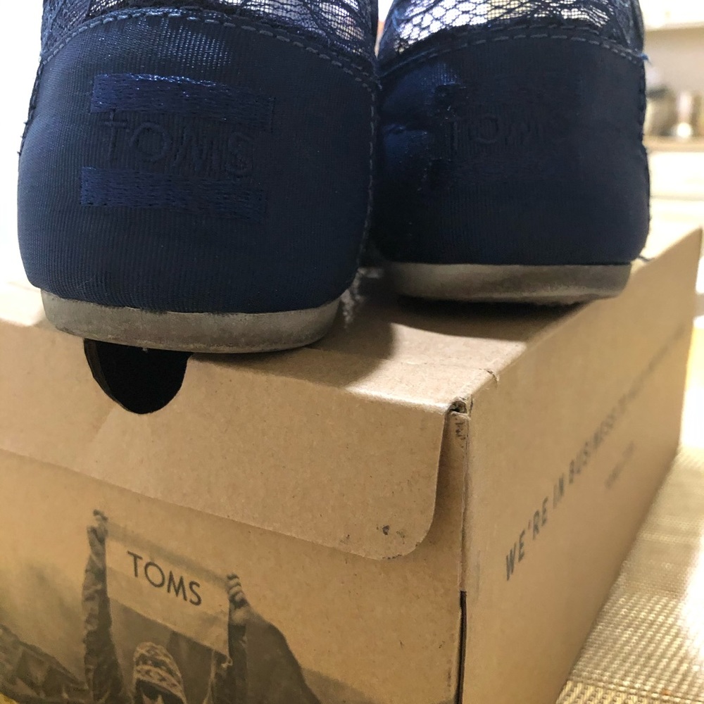TOMS - Picture 5 of 7